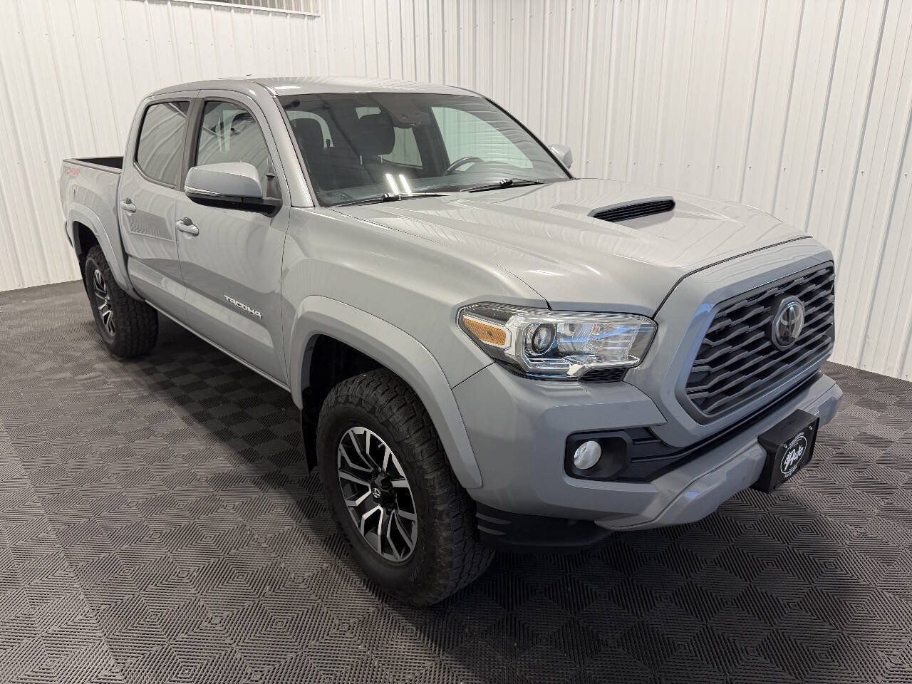 Used 2021 Toyota Tacoma TRD Sport AWD/4WD image 3