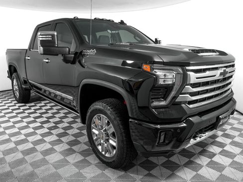 Used 2025 Chevrolet Silverado 2500 High Country w/ High Country Premium Package AWD/4WD image 2