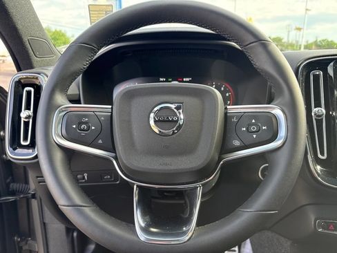 Used 2022 Volvo XC40 T5 R-Design w/ Advanced Package AWD/4WD image 19