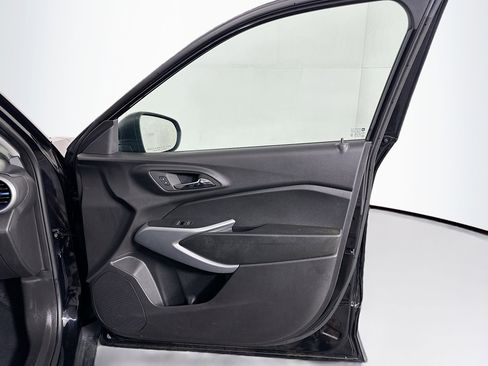 Used 2025 Chevrolet Trax LS FWD image 30