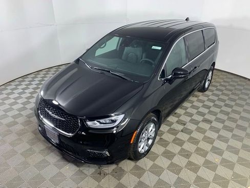 New 2026 Chrysler Pacifica Select image 7