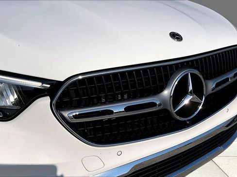 Used 2024 Mercedes-Benz GLC 300 4MATIC image 28
