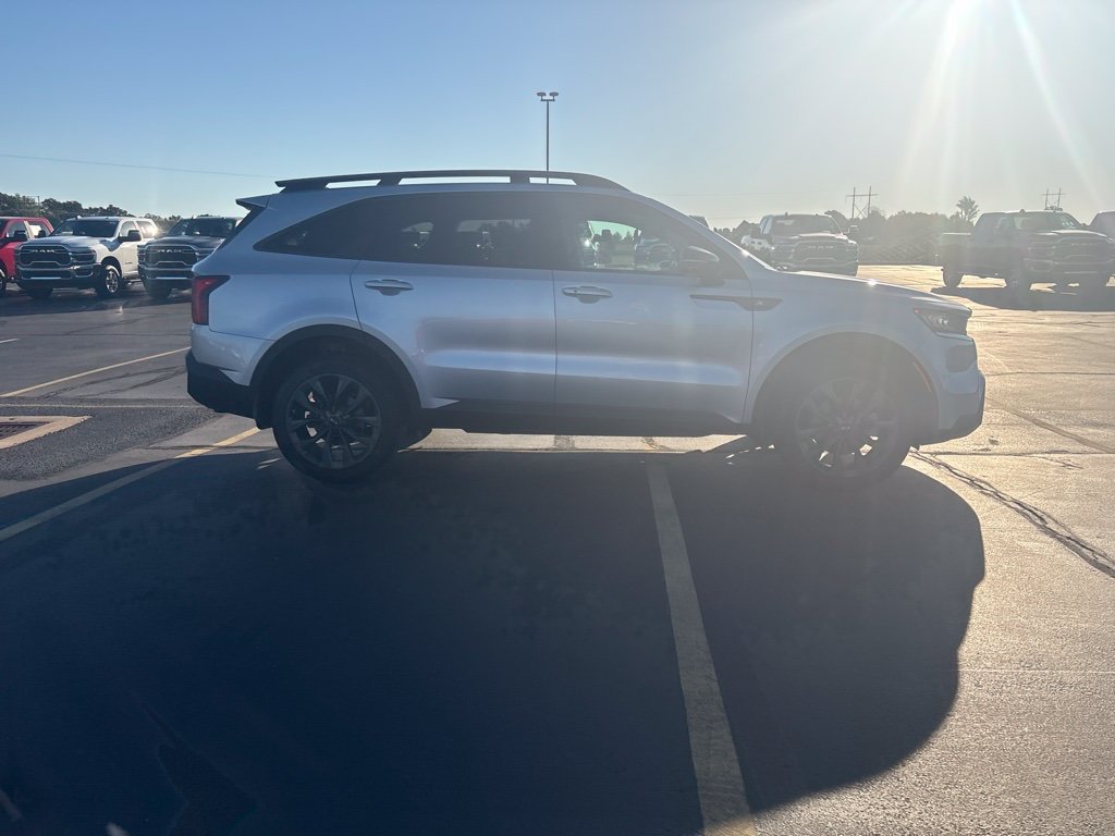 Used 2021 Kia Sorento EX w/ EX AWD X-Line Package image 12