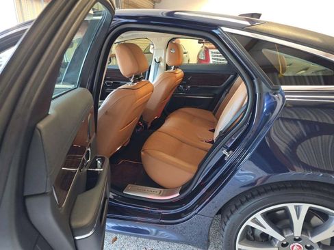 Used 2019 Jaguar XJ R-Sport RWD image 5