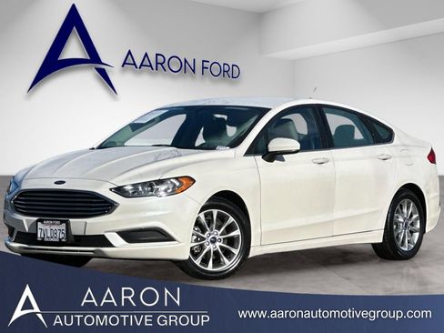 Used 2017 Ford Fusion SE w/ Fusion SE Technology Package image 1