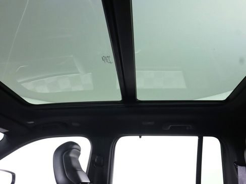 Used 2022 Jeep Grand Cherokee Overland w/ Luxury Tech Group IV image 28