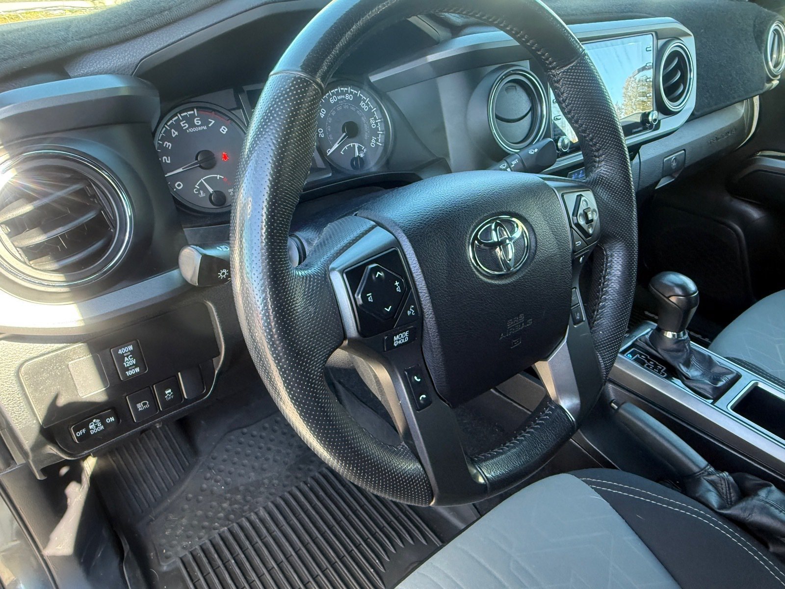 Used 2021 Toyota Tacoma TRD Off-Road w/ Technology Package AWD/4WD image 20
