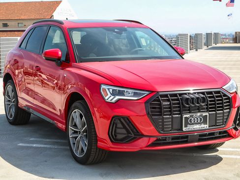 Used 2025 Audi Q3 2.0T Premium w/ Convenience Package image 3