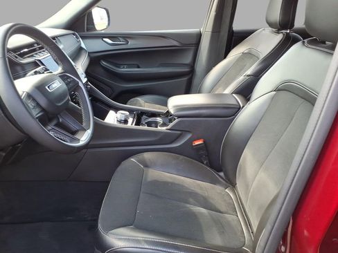 Used 2023 Jeep Grand Cherokee Altitude image 14