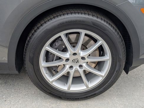 Certified 2024 Porsche Cayenne image 32