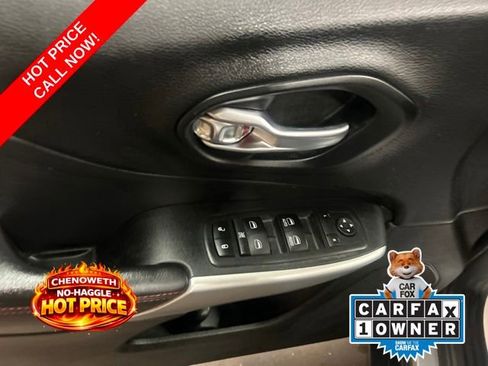 Used 2018 Jeep Cherokee Trailhawk AWD/4WD image 9