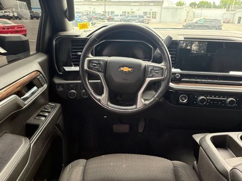 Used 2022 Chevrolet Silverado 1500 LT AWD/4WD image 13