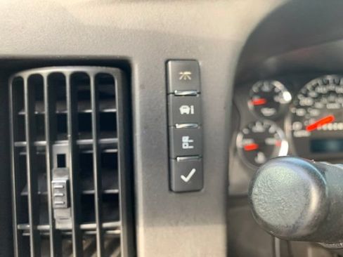 Used 2011 Chevrolet Express 2500 RWD image 24