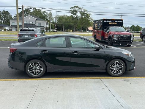 Used 2023 Kia Forte GT-Line w/ GT-Line Premium Package FWD image 4