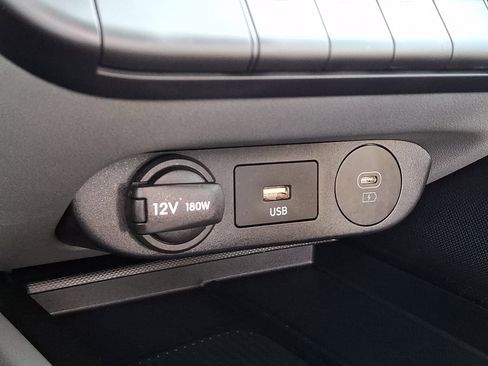 Certified 2025 Hyundai Elantra Sport image 23