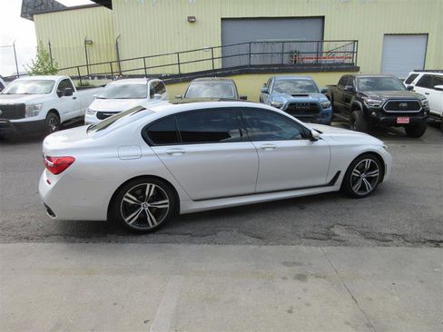 Used 2018 BMW 750i xDrive image 8