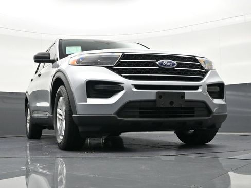 Used 2020 Ford Explorer XLT image 31