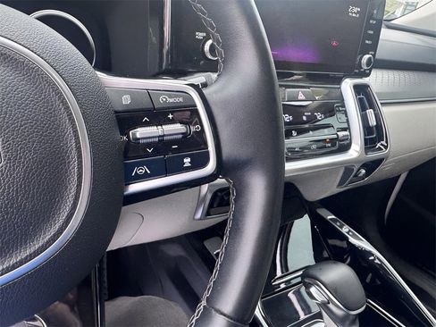Used 2022 Kia Sorento SX image 21