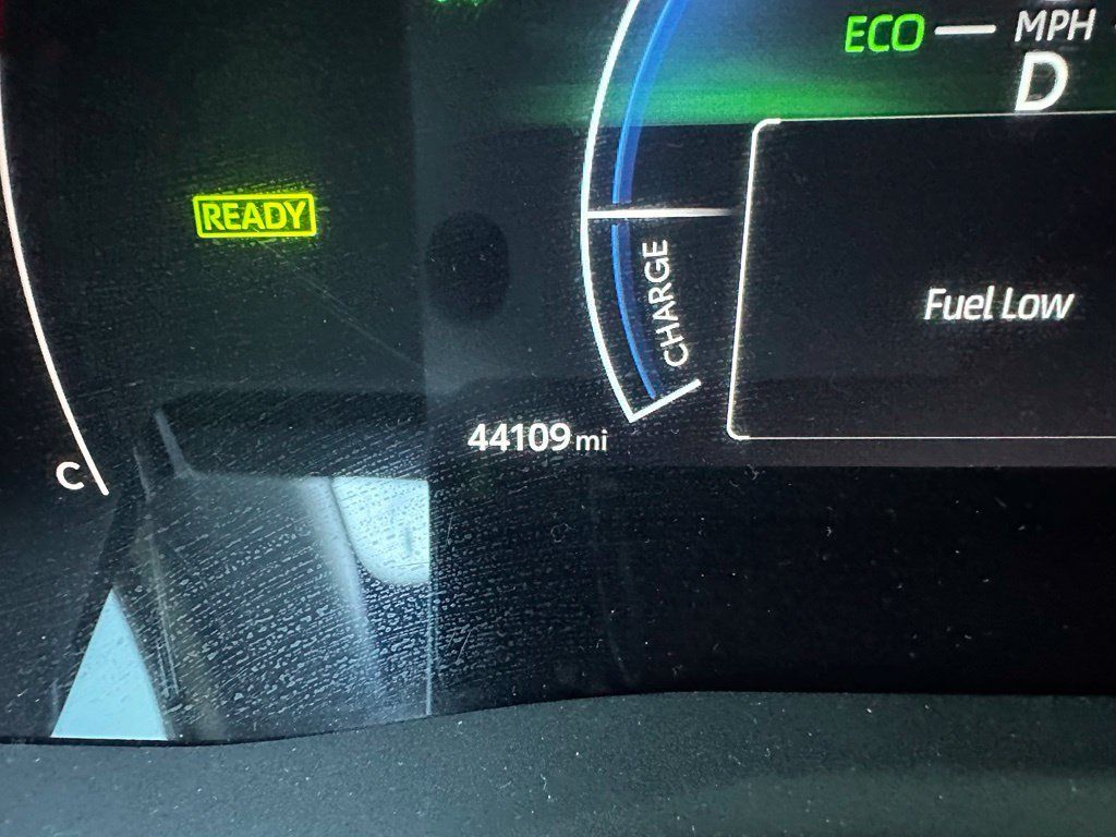 Used 2025 Toyota Camry SE FWD image 11