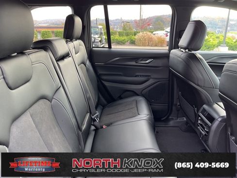 New 2025 Jeep Grand Cherokee Altitude image 23