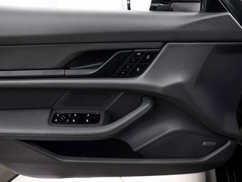 Certified 2022 Porsche Taycan 4S AWD/4WD image 17