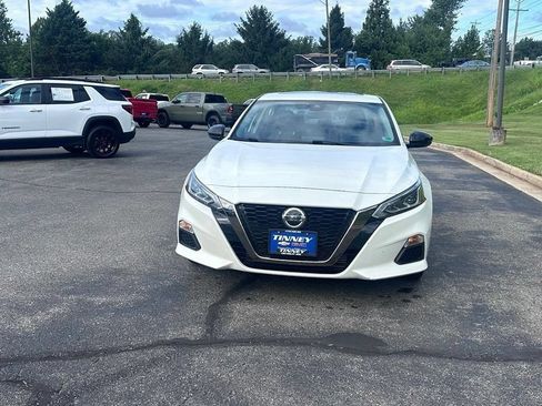 Used 2022 Nissan Altima 2.0 SR FWD image 2