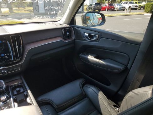 Used 2023 Volvo XC60 B5 Ultimate w/ Climate Package image 24