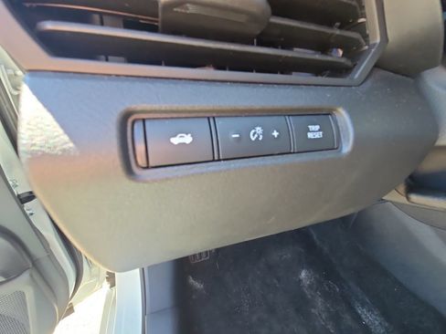Used 2025 Nissan Altima 2.5 SV FWD image 18