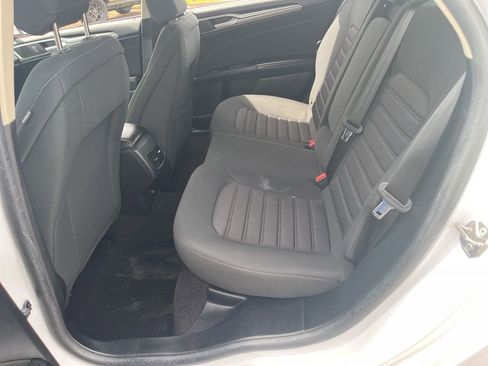 Used 2020 Ford Fusion SE FWD image 18