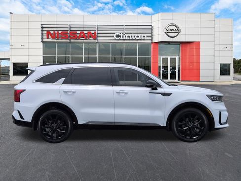 Used 2023 Kia Sorento SX FWD image 2