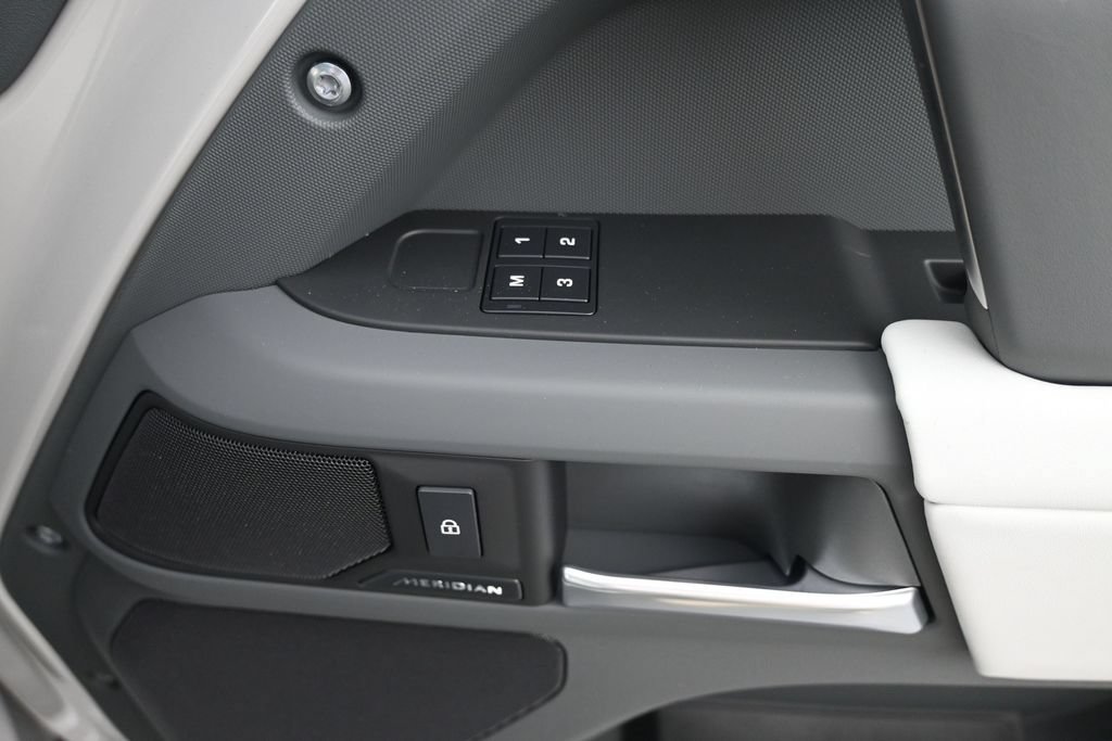 New 2026 Land Rover Defender 110 S AWD/4WD image 5