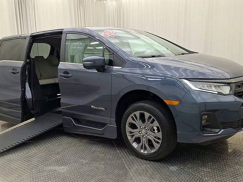 Used 2026 Honda Odyssey Touring image 7