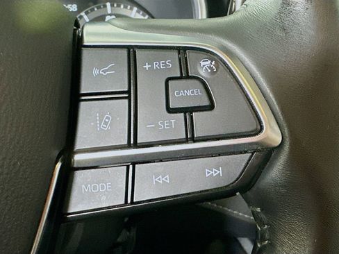 Used 2021 Toyota Highlander XLE FWD image 24
