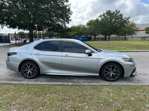 Used 2021 Toyota Camry SE image 6