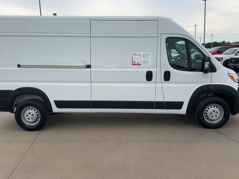 Used 2025 RAM ProMaster 2500 w/ Convenience Group FWD image 2