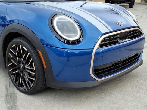 Used 2025 MINI Cooper 2-Door Hardtop image 9