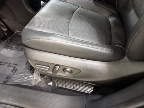 Used 2025 Toyota Sienna Limited AWD/4WD image 17