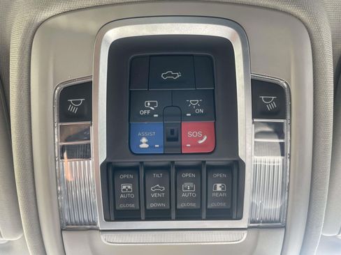Used 2022 RAM 1500 Laramie AWD/4WD image 33