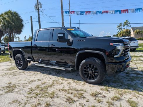 Used 2026 Chevrolet Silverado 2500 LTZ w/ LTZ Plus Package AWD/4WD image 2