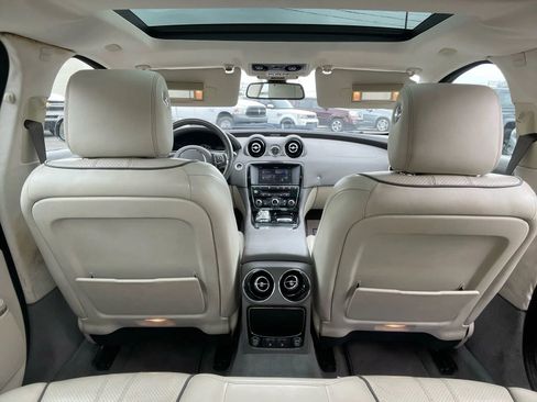 Used 2016 Jaguar XJ R-Sport image 8