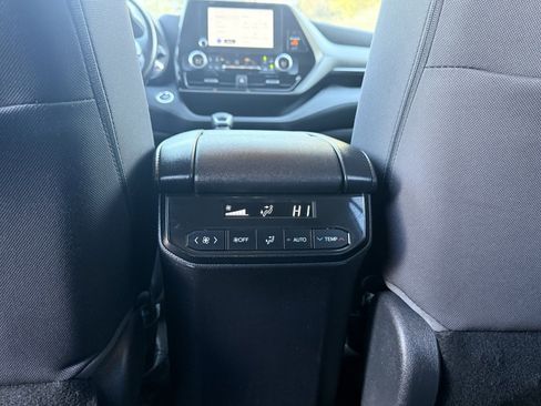Used 2023 Toyota Highlander LE image 23