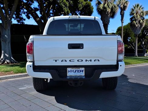 Used 2020 Toyota Tacoma TRD Sport w/ Technology Package AWD/4WD image 5