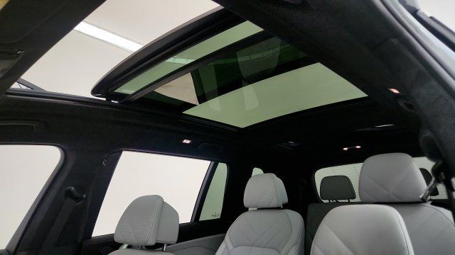Used 2024 BMW X7 xDrive40i w/ Premium Package AWD/4WD image 73