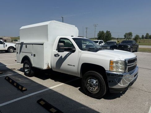 Used 2011 Chevrolet Silverado 3500 W/T AWD/4WD image 2