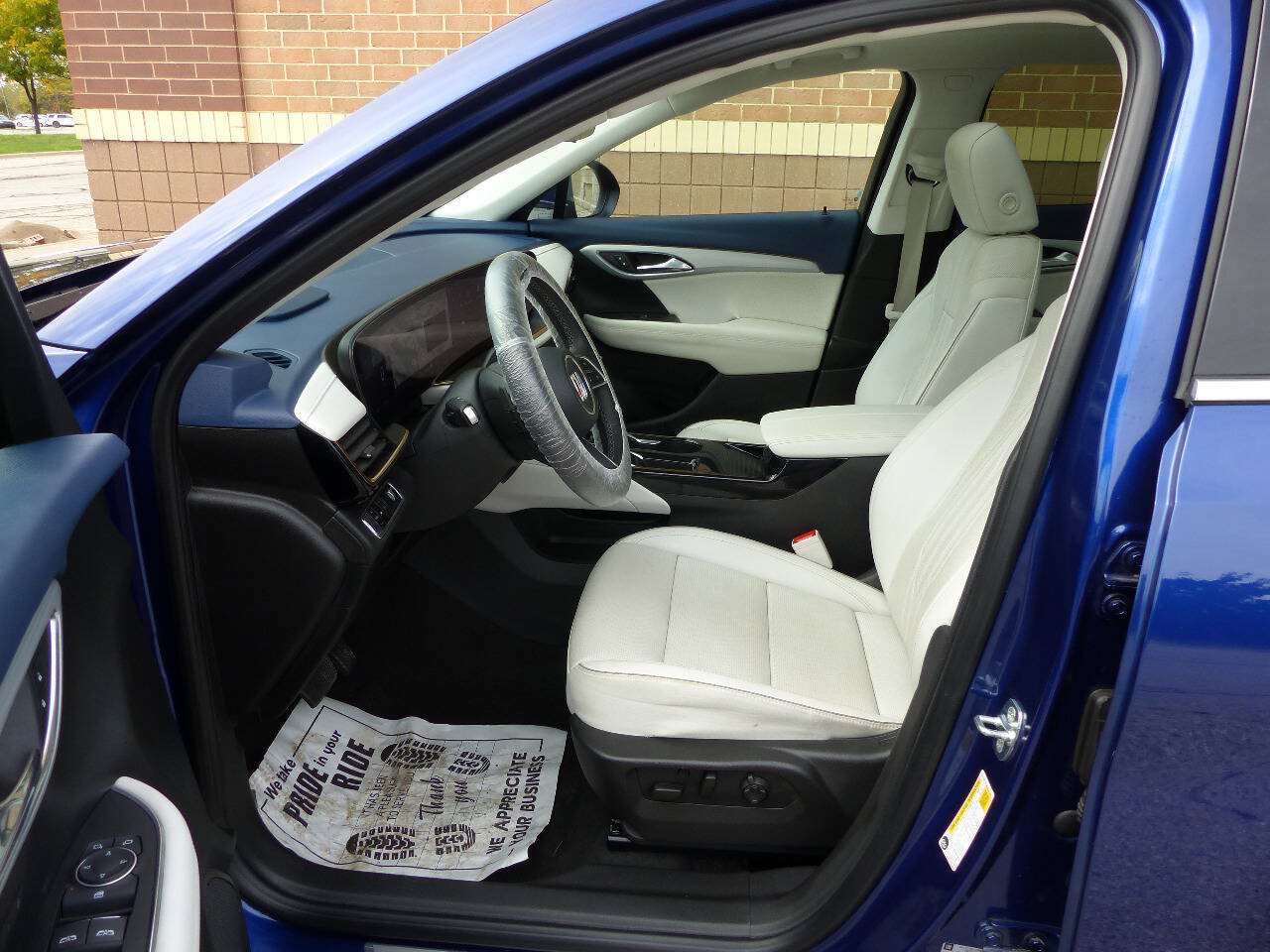 Used 2025 Buick Envision Avenir AWD/4WD image 24