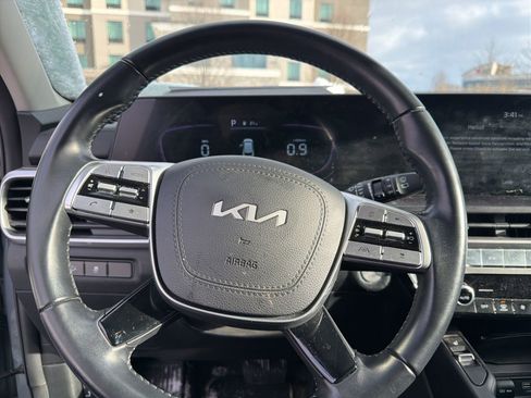 Used 2023 Kia Telluride S image 9