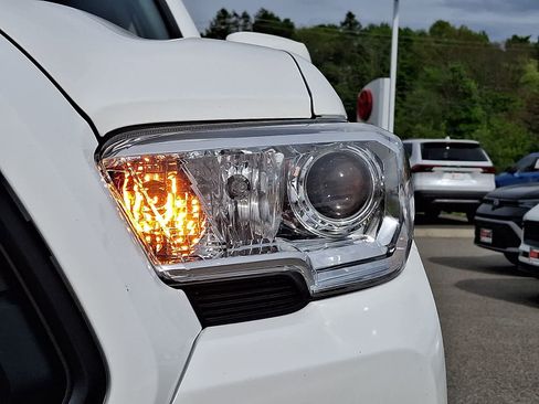 Certified 2021 Toyota Tacoma SR AWD/4WD image 12