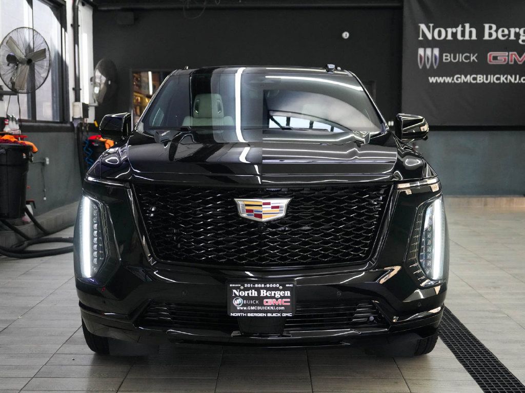 Used 2025 Cadillac Escalade ESV Sport Platinum AWD/4WD image 2