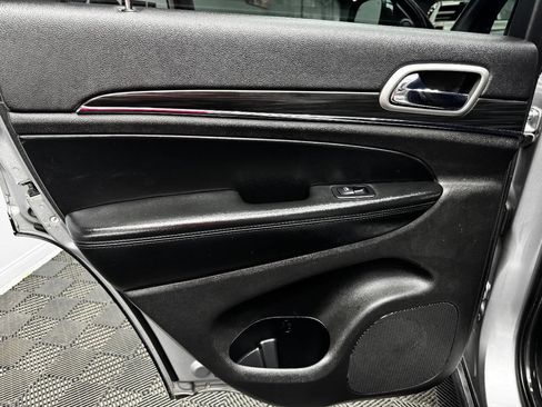 Used 2020 Jeep Grand Cherokee Limited w/ Luxury Group II image 44