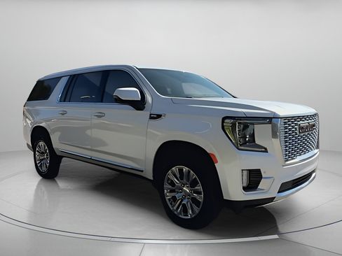 Used 2024 GMC Yukon XL Denali image 2